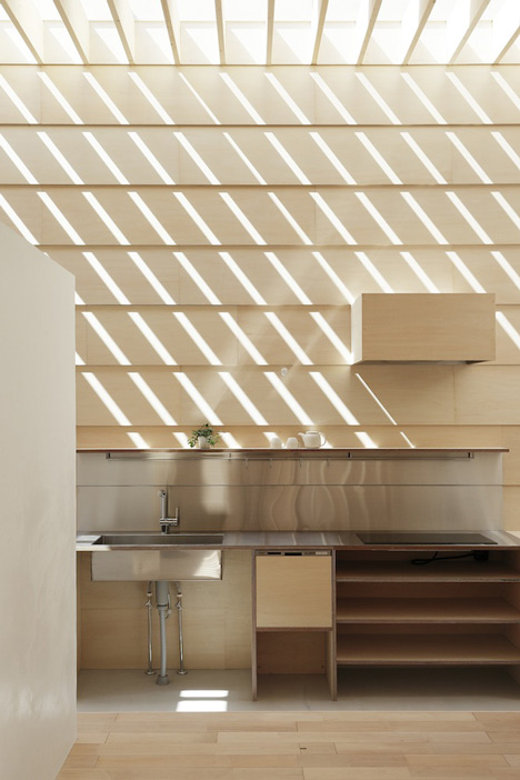 dezeen_Light-Walls-House-by-mA-style-architects_12